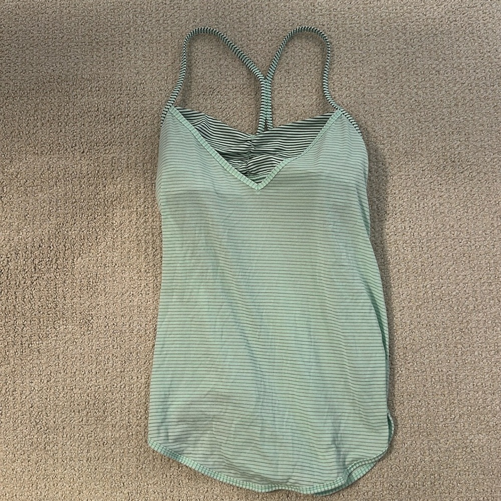 Lululemon women’s work out tank size 4 with built in bra